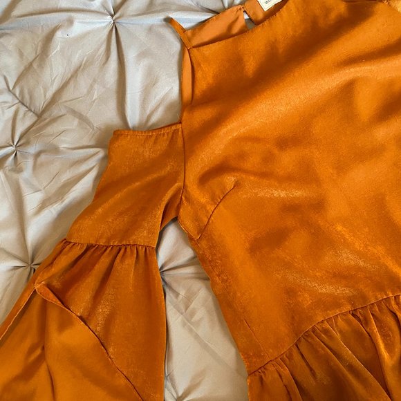 Cold Shoulder Velvet Orange Top + Flared Sleeves - Picture 4 of 6